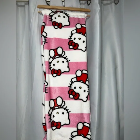 Hello Kitty Blanket - Picture 2 of 3